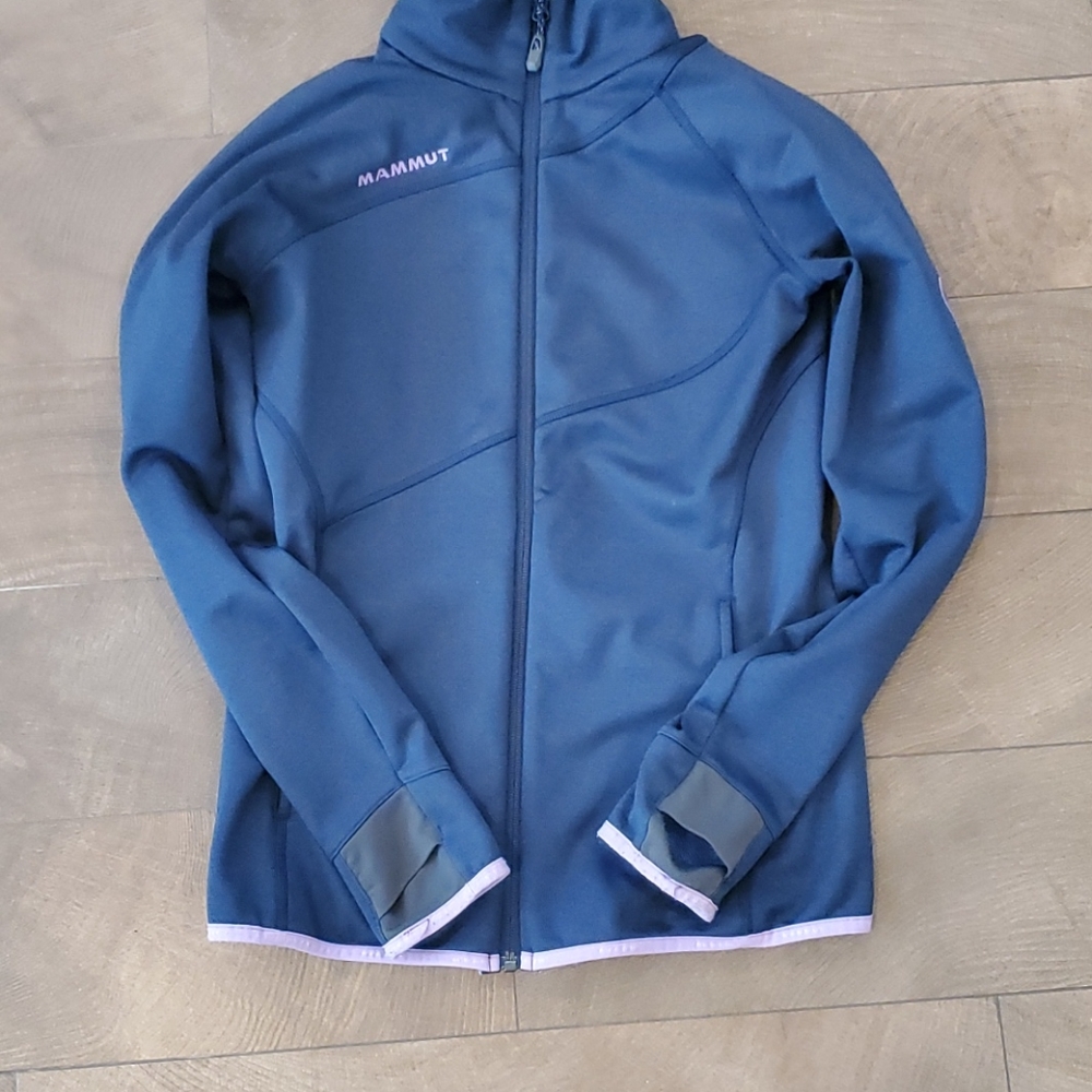 Cozy Dark Blue Mammut Lightweight Jacket
